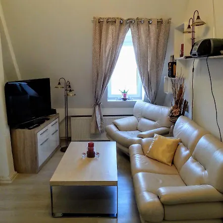 Schwarzer Adler Mit 3 Schlafzimmer, Wz, Kueche, Bad