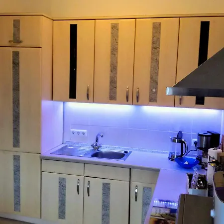 Schwarzer Adler Mit 3 Schlafzimmer, Wz, Kueche, Bad *