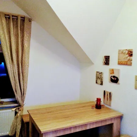 Apartment Schwarzer Adler Mit 3 Schlafzimmer, Wz, Kueche, Bad