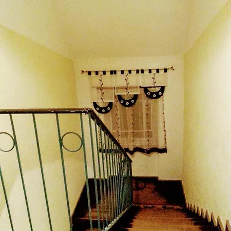 Schwarzer Adler Mit 3 Schlafzimmer, Wz, Kueche, Bad