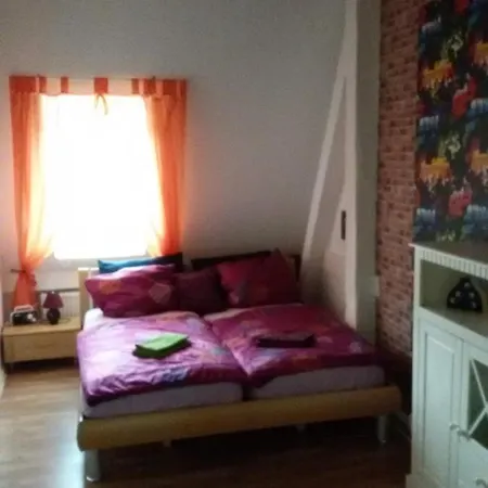 Schwarzer Adler Mit 3 Schlafzimmer, Wz, Kueche, Bad Apartment