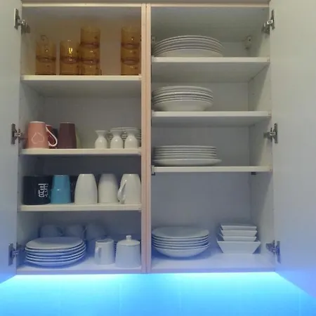 Schwarzer Adler Mit 3 Schlafzimmer, Wz, Kueche, Bad *