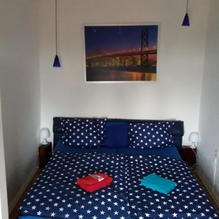 Schwarzer Adler Mit 3 Schlafzimmer, Wz, Kueche, Bad Apartment
