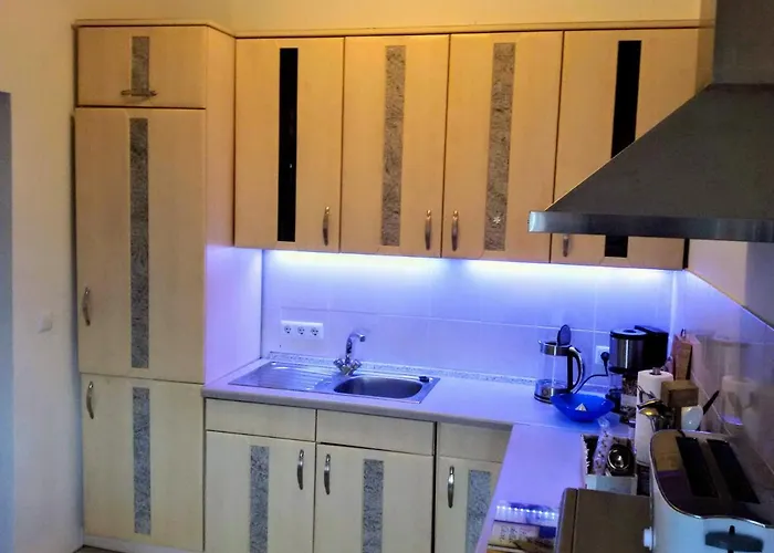 Schwarzer Adler Mit 3 Schlafzimmer, Wz, Kueche, Bad *