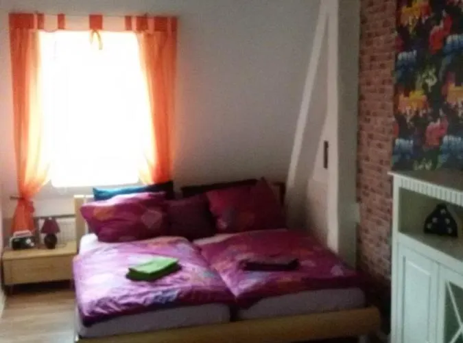 Schwarzer Adler Mit 3 Schlafzimmer, Wz, Kueche, Bad アパート