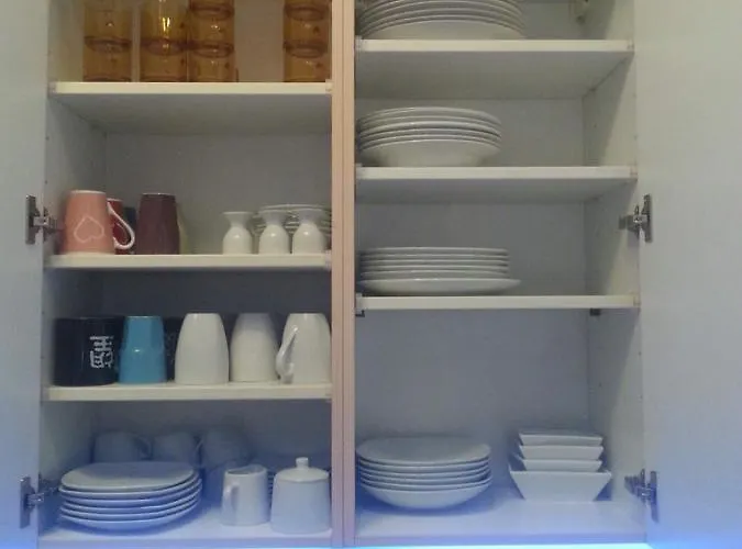 Schwarzer Adler Mit 3 Schlafzimmer, Wz, Kueche, Bad *