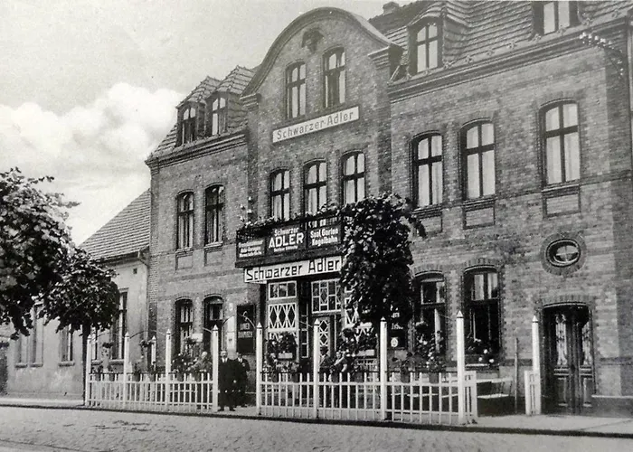 Schwarzer Adler Mit 3 Schlafzimmer, Wz, Kueche, Bad *