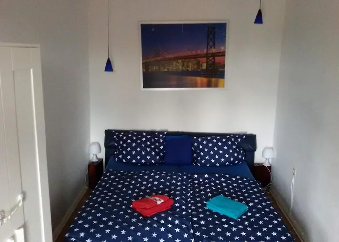 Schwarzer Adler Mit 3 Schlafzimmer, Wz, Kueche, Bad 아파트