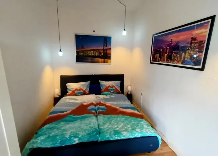 Schwarzer Adler Mit 3 Schlafzimmer, Wz, Kueche, Bad 아파트